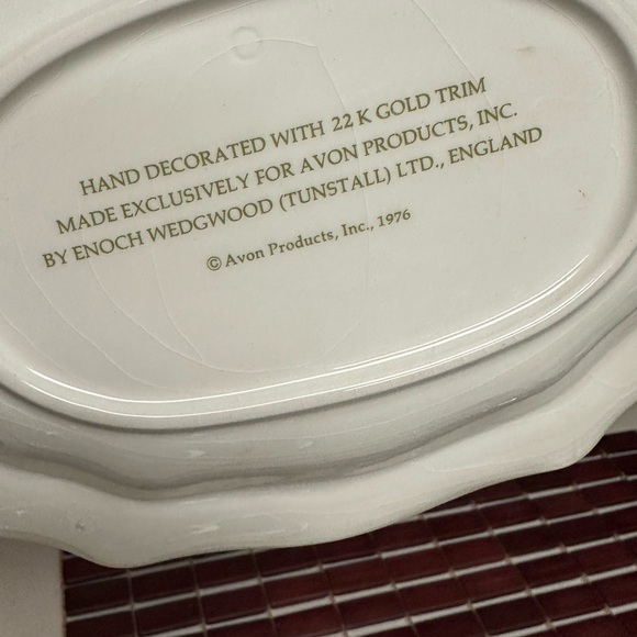 Vintage Avon Plate Decorated with 22K Gold trim and nature fruits - Picture 6 of 10